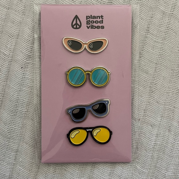 Plant Good Vibes Magnetic Sunglasses for Plants! - Picture 4 of 4